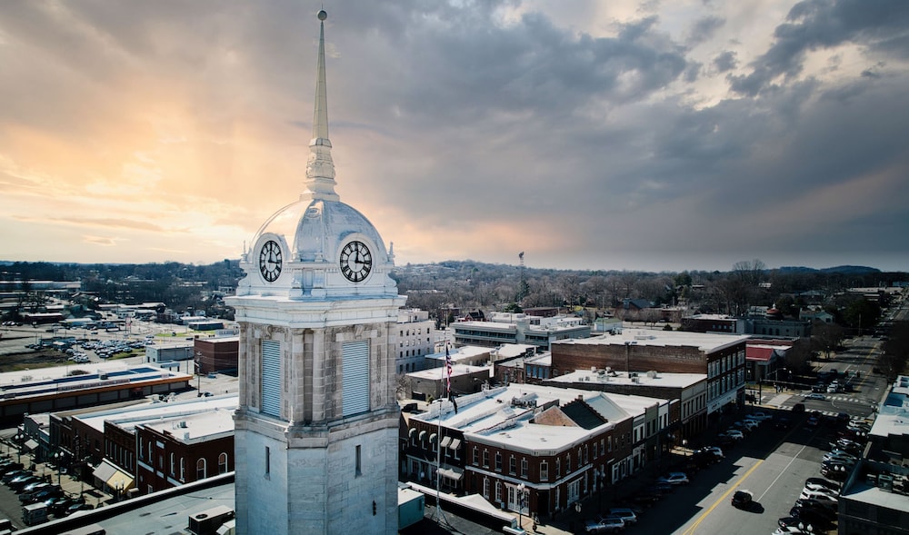Muletown Haven Stunning Downtown Escape!