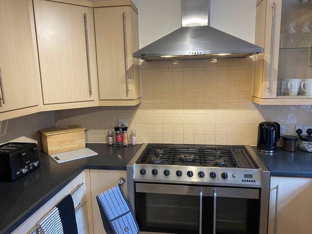 Charming 3-bedroom Norwich Retreat With Garden & Private Parking
