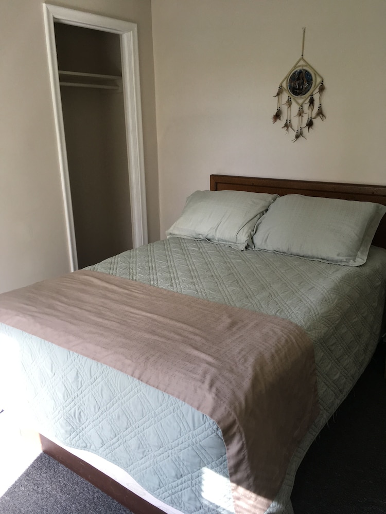White Feather Motel
