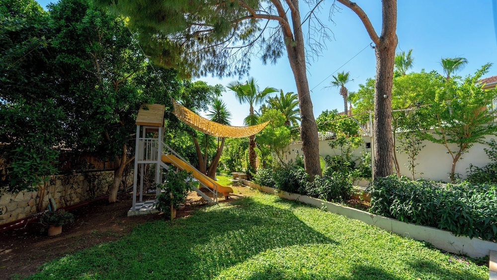 Golden Lighthouse Otel - Image 8