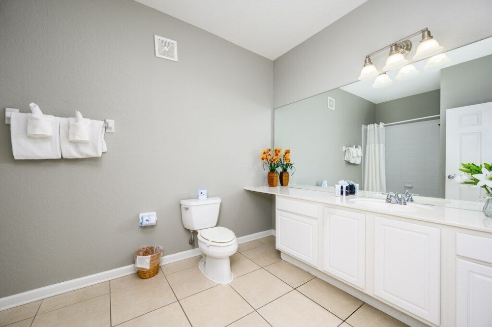 Epic Universe Beautiful Lakeview Condo, Vista Cay Orlando - 3013
