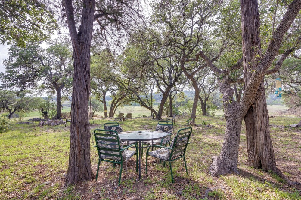 Charming Canyon Lake Cottage w/ Pool BBQ Pit! - Property Image 5