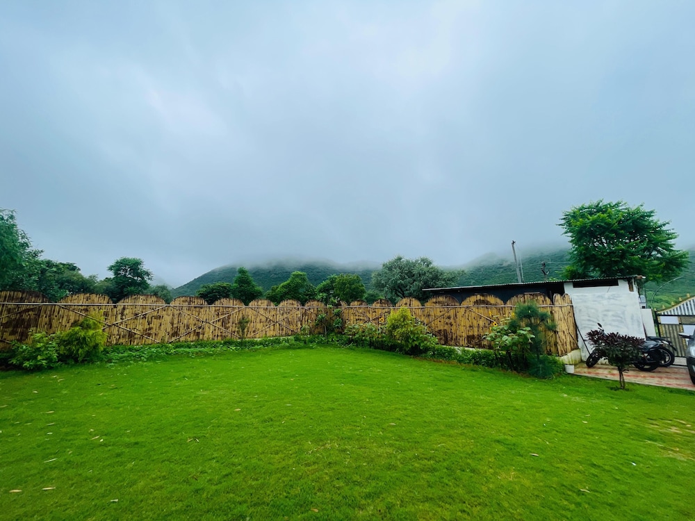 THE HILL VIEW - SWIMMING POOL & RESORT
