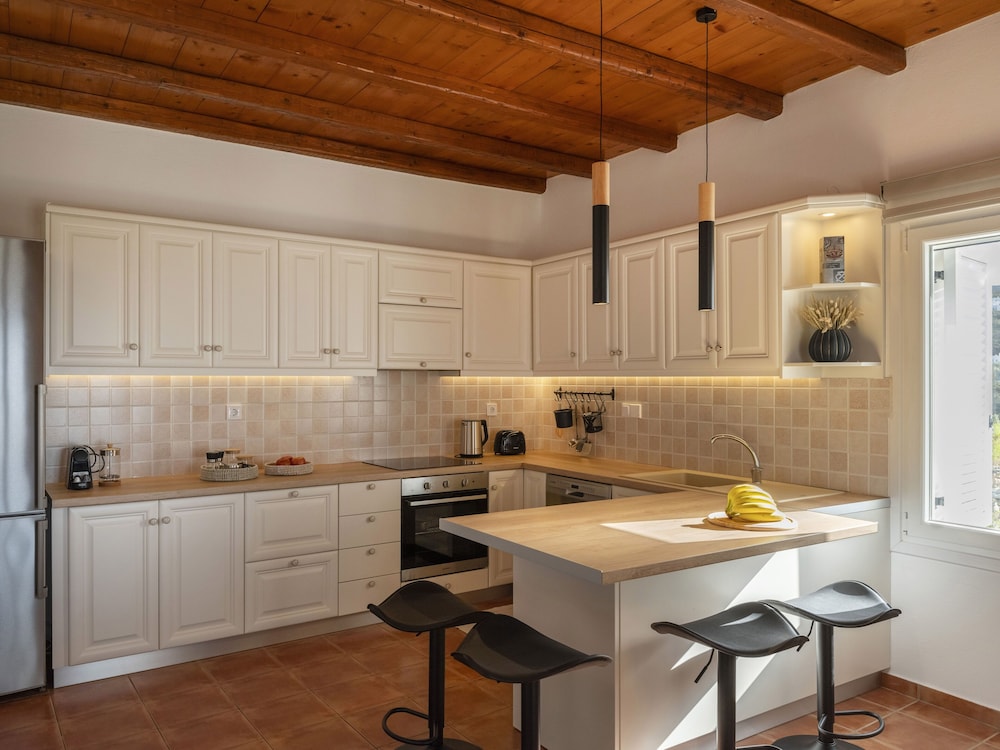 Myrsini Traditional Hillside Cottage