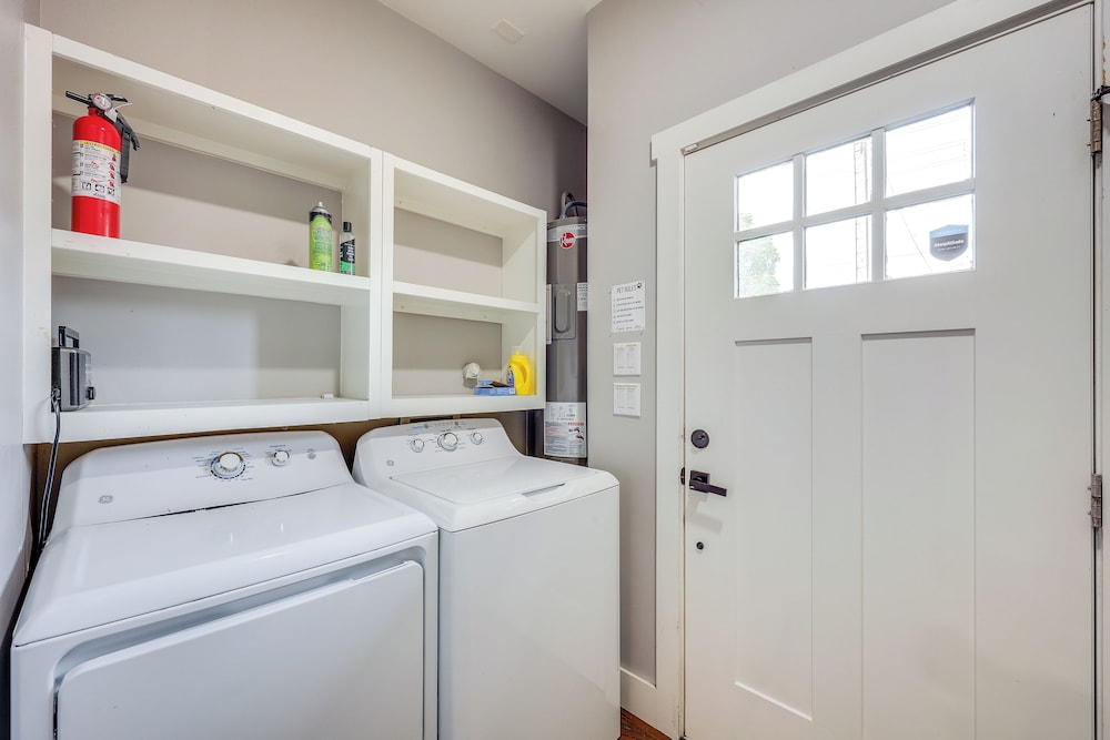 ~ 2 Mi to Dtwn San Antonio: Comfy Home w/ Yard!