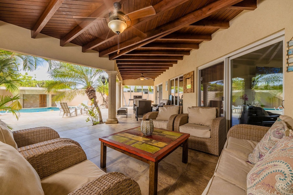 Amazing 4br4ba Villa w Pool Birdsanctuary Views