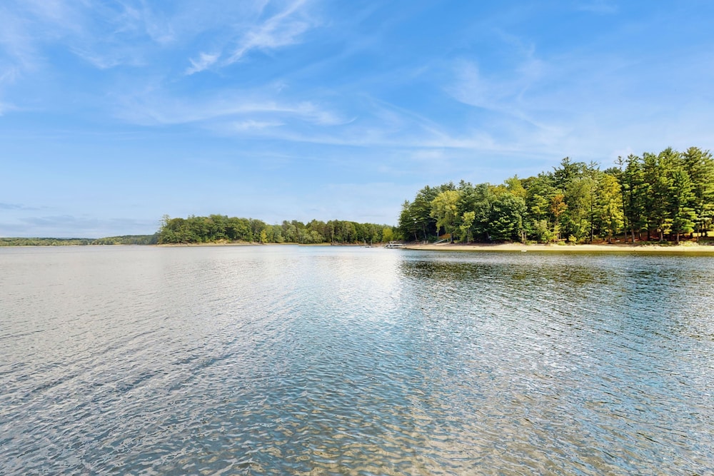 2 BR Lakefront House w/ Hot Tub in ADK Park