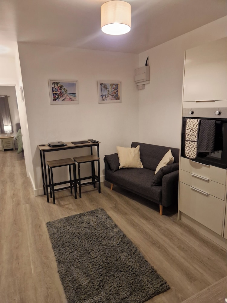 Cozy Apartment at Highbanks The Annex