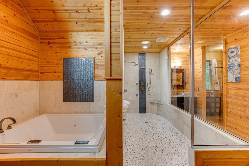 Oasis in Cleveland With 1 Bedrooms and 1 Bathrooms view 4