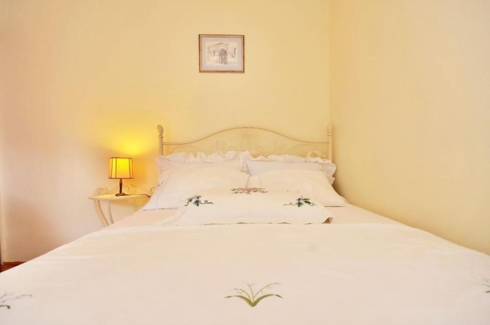 Ivory - Central and Comfortable - A2 view 5