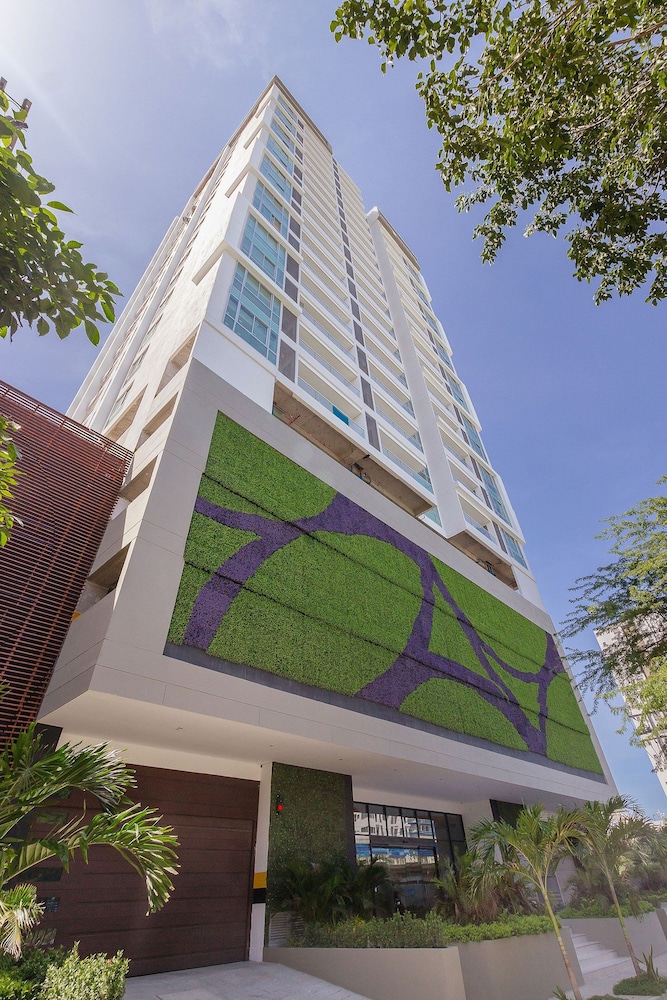 U-GO Edificio Salguero Sunset