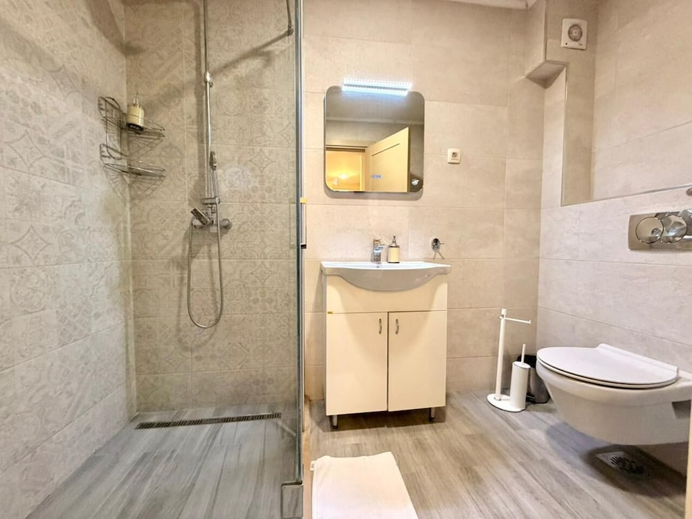 LV Central Apartment-Free Parking