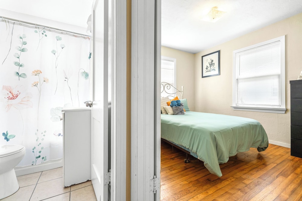 Charming Seminole Heights Getaway