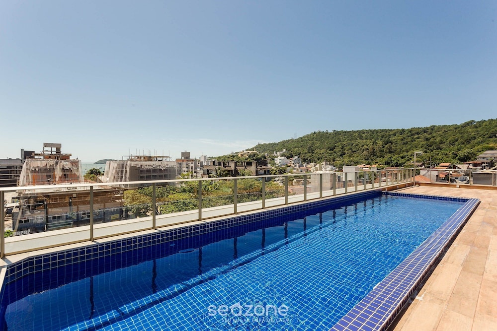 Elus - Building With Rooftop Pool 350m From the Beach!
