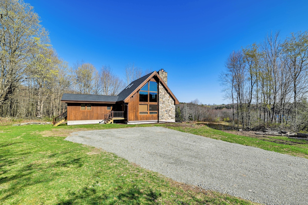 Golf, Fish & Ski: Retreat w/ Game Room in Thompson