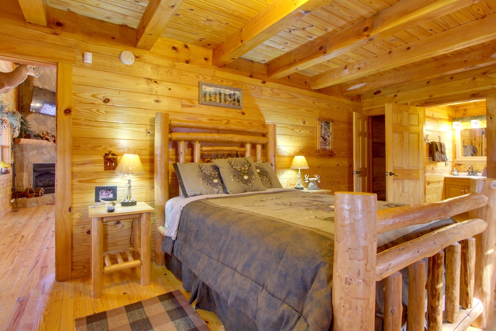 Secluded Smoky Mountain Cabin w/ Wraparound Deck! view 4