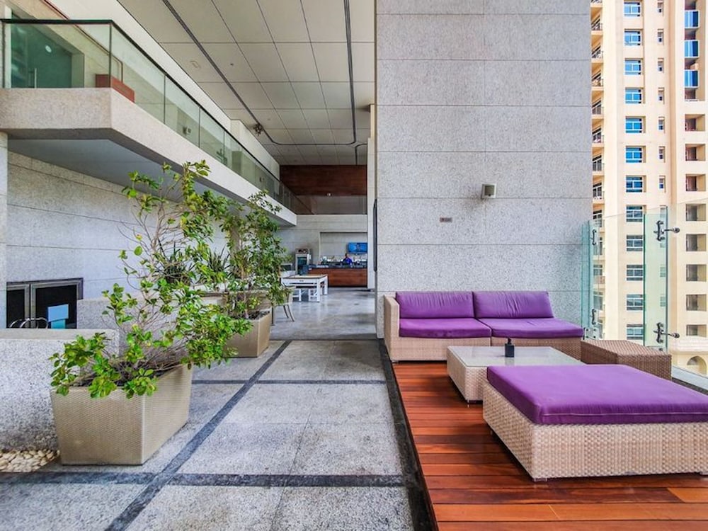 Jlt Bonnington Tower 1 Br Apartment Lake View