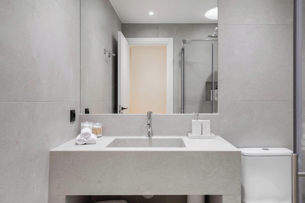 Acropolis Residence by A&A Residences