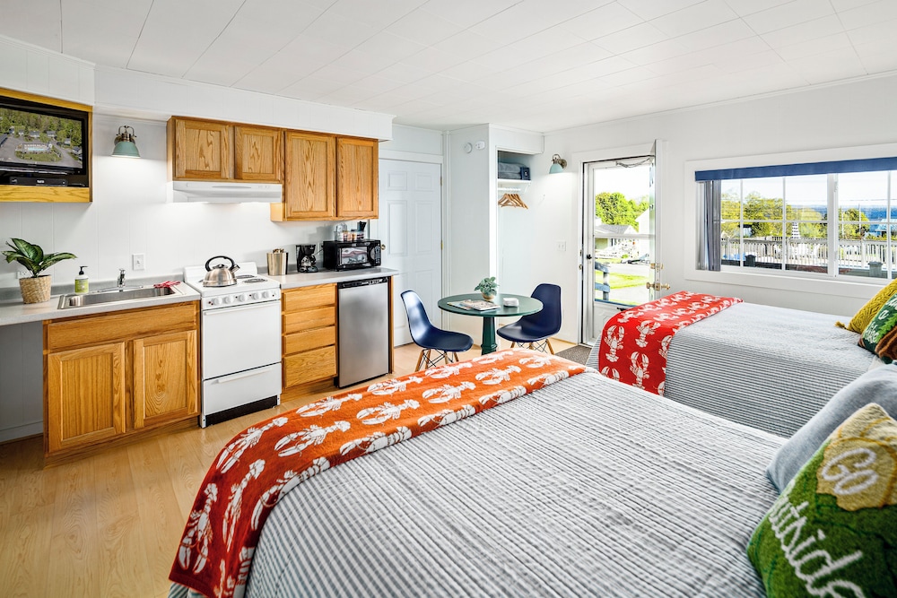 Seascape Motel & Cottages