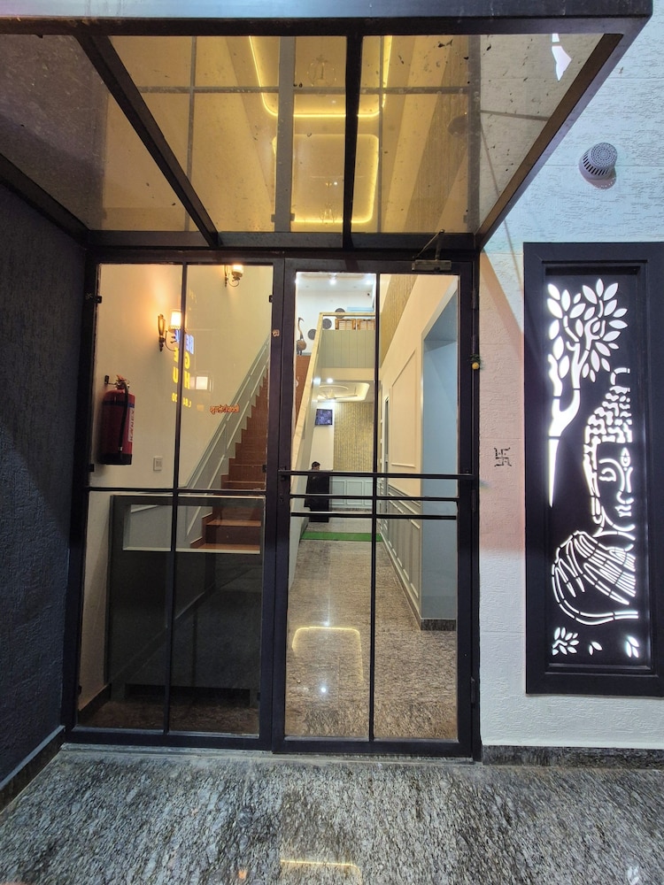 OnlyStay BeHappy Boutique House