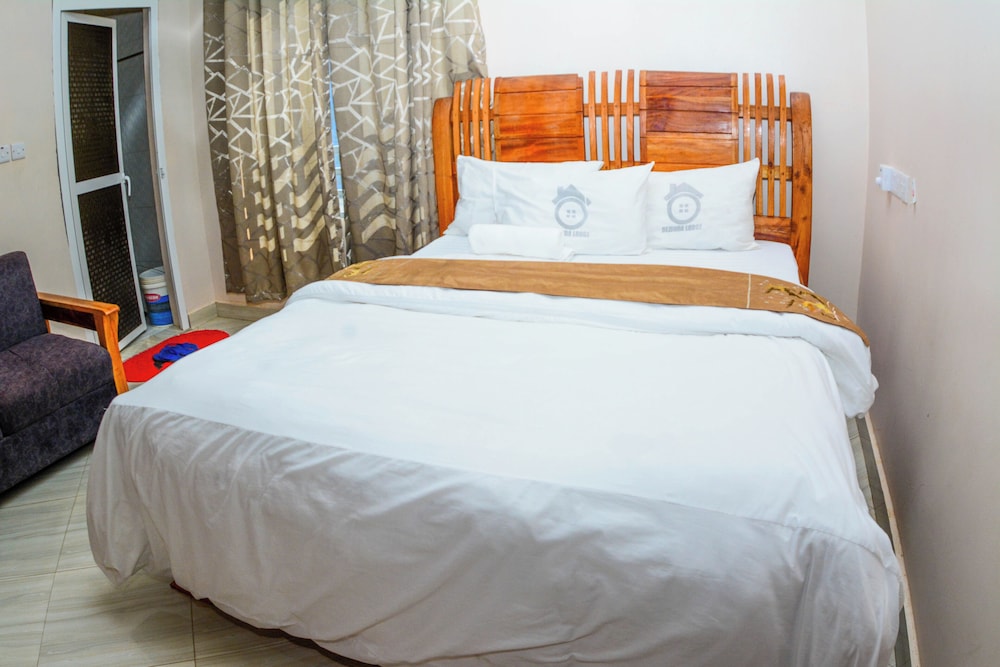 Bezinda Lodge view 3