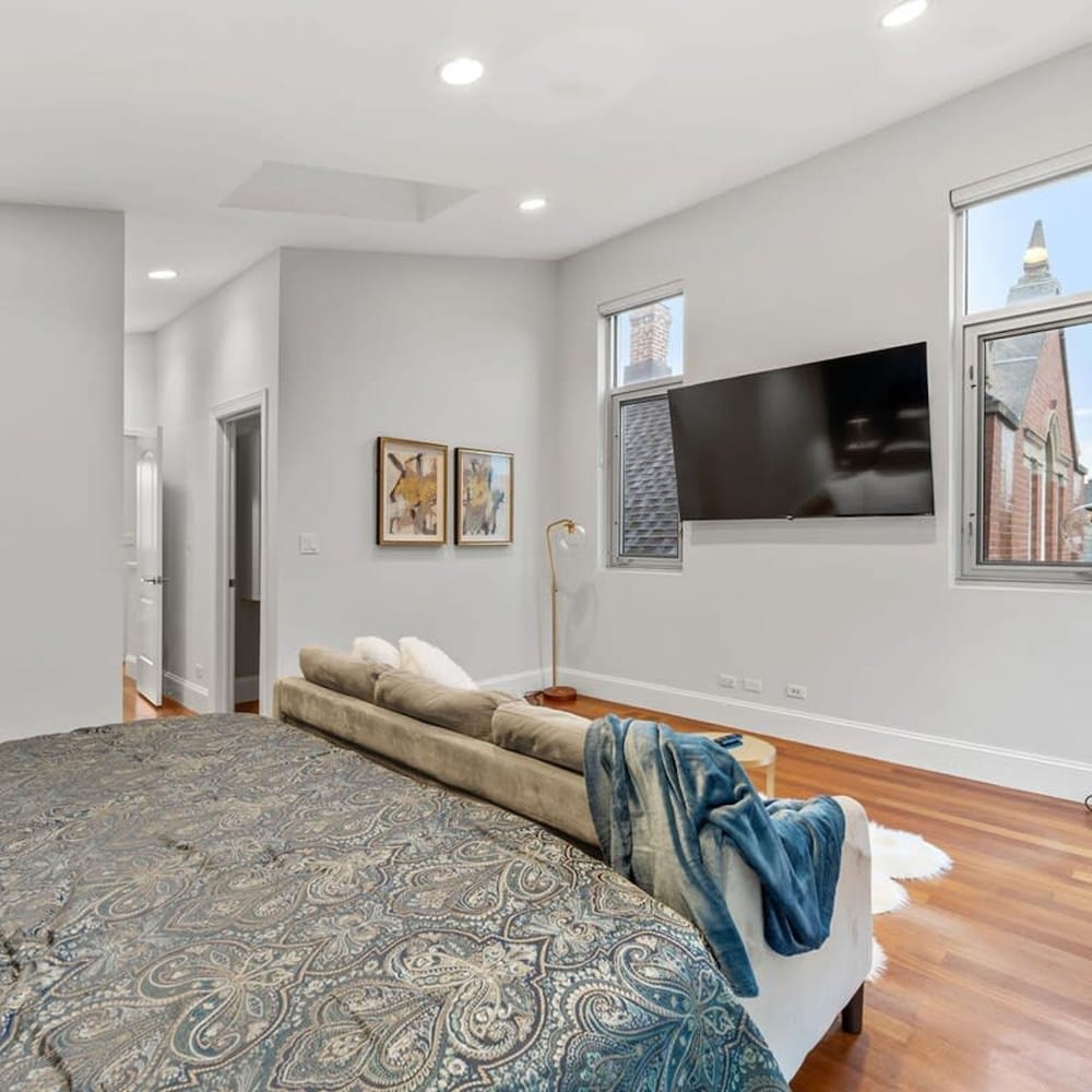 Luxurious 8 Bed Retreat State of the Art Theater