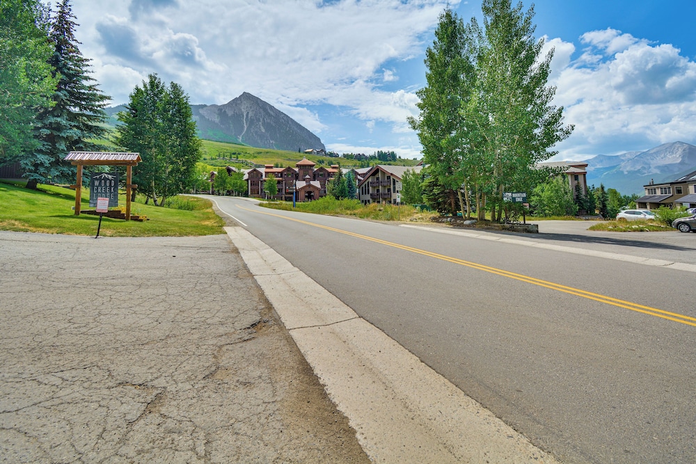 The Love Shack - A Couple's Colorado Retreat!