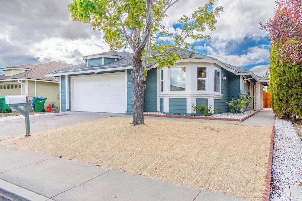 Modern Western Retreat Pet-friendly 4bed/2bath