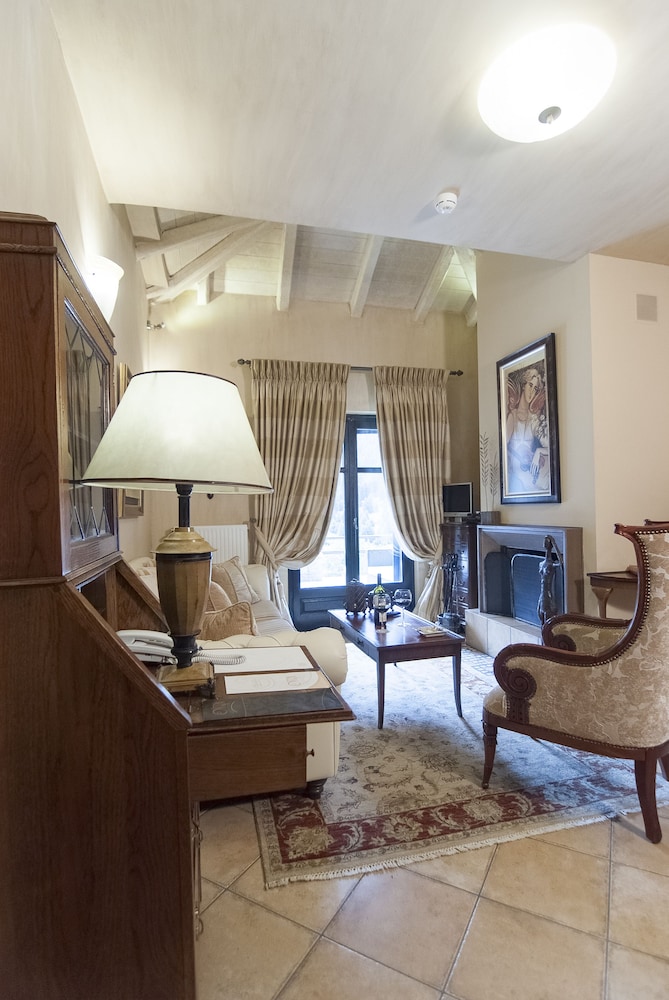 Ostra Menalon Luxury Suites photo 3