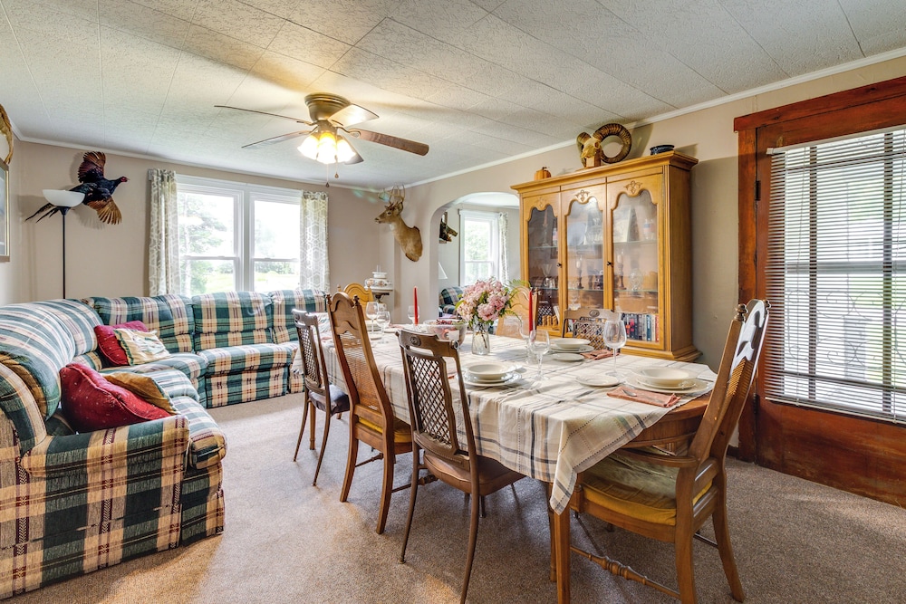Pet-friendly Smithmill Retreat w/ Yard!
