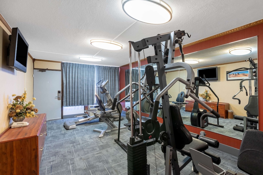 Gillette Vacations - Howard Johnson by Wyndham Gillette - Property Image 12