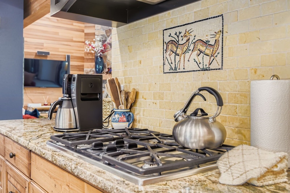 1763 Lakeside Getaway At Deer Valley! 3 Bedroom Home