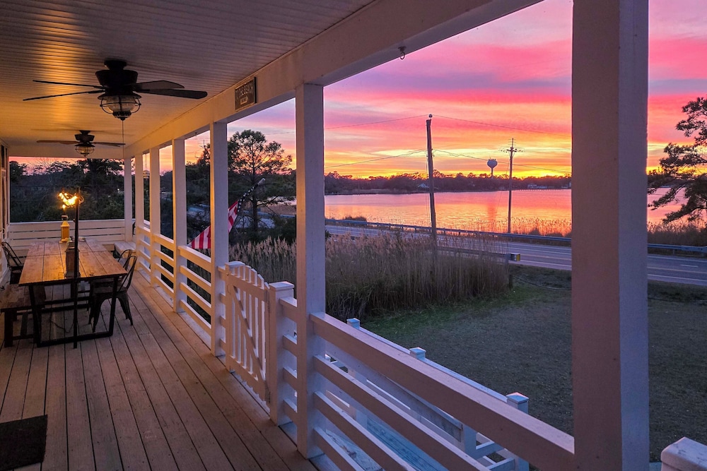 Hot Tub & Bay Views: Kill Devil Hills Haven!