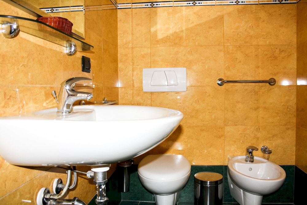 in Verona With 4 Bedrooms and 4 Bathrooms