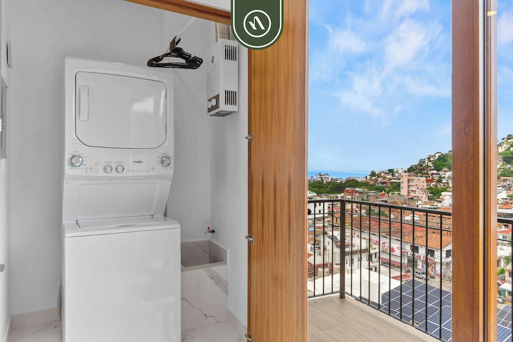 New 1 BR Condo - Rooftop Pool - Oceanview