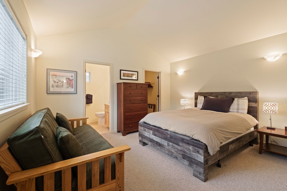 Meet Me On Milwaukee 30 Day Minimum 2 Bedroom Home