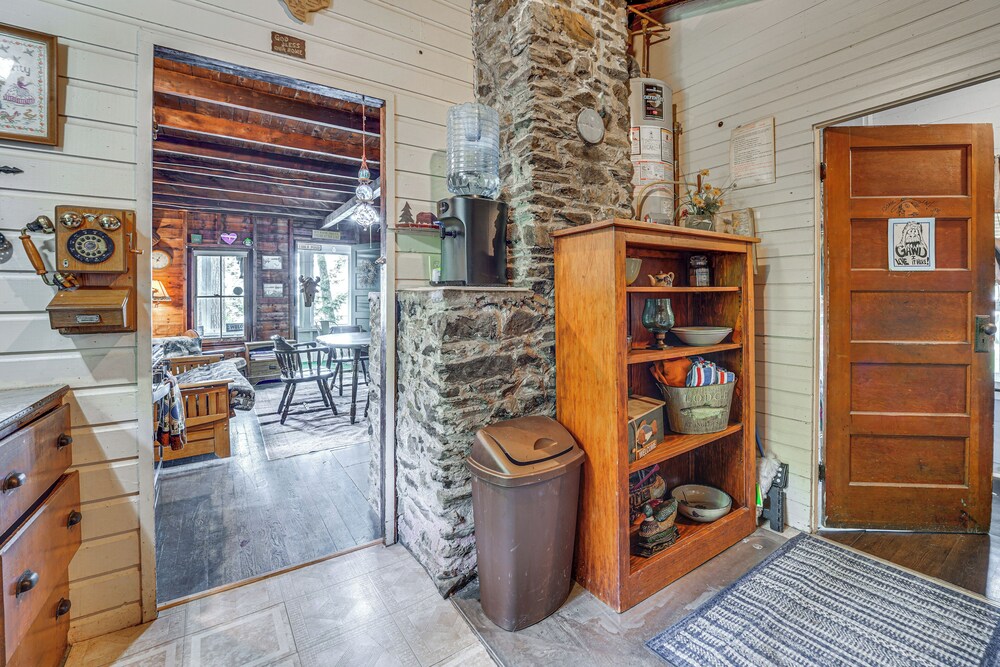 Peaceful Lakefront Maine Cabin w/ Sunset Views