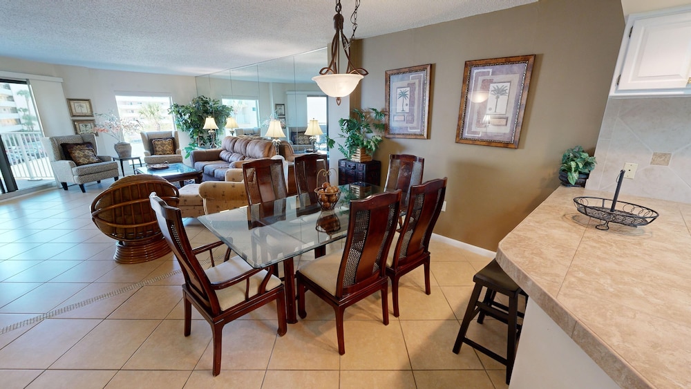 Inlet Reef 217 2 Bedroom Condo by RedAwning