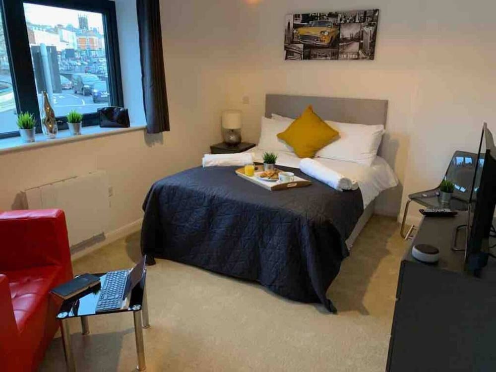 Cozy Urban Apartment in Wolverhampton view 4