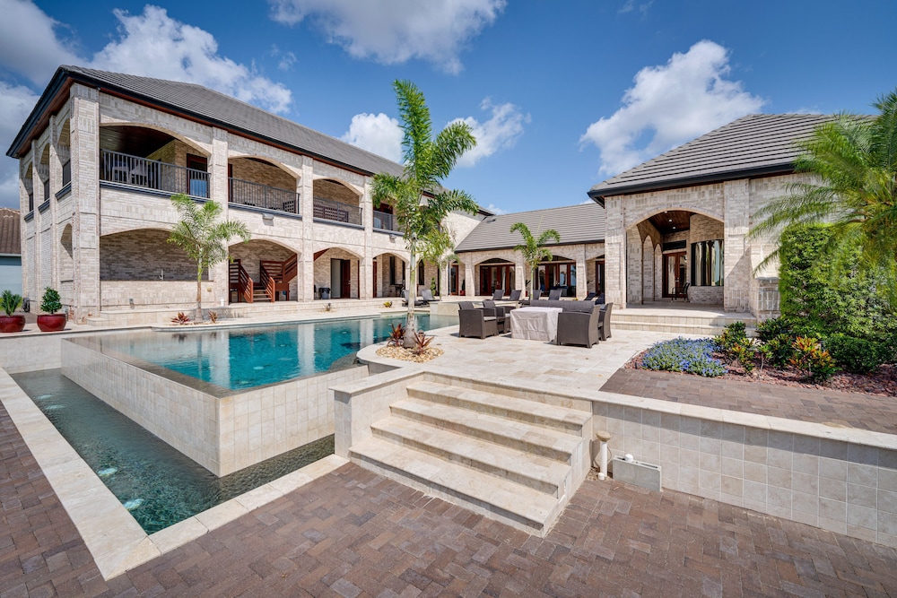 Clermont Vacations - Groveland Home w/ Pool: Luxurious Lakefront Oasis! - Property Image 1