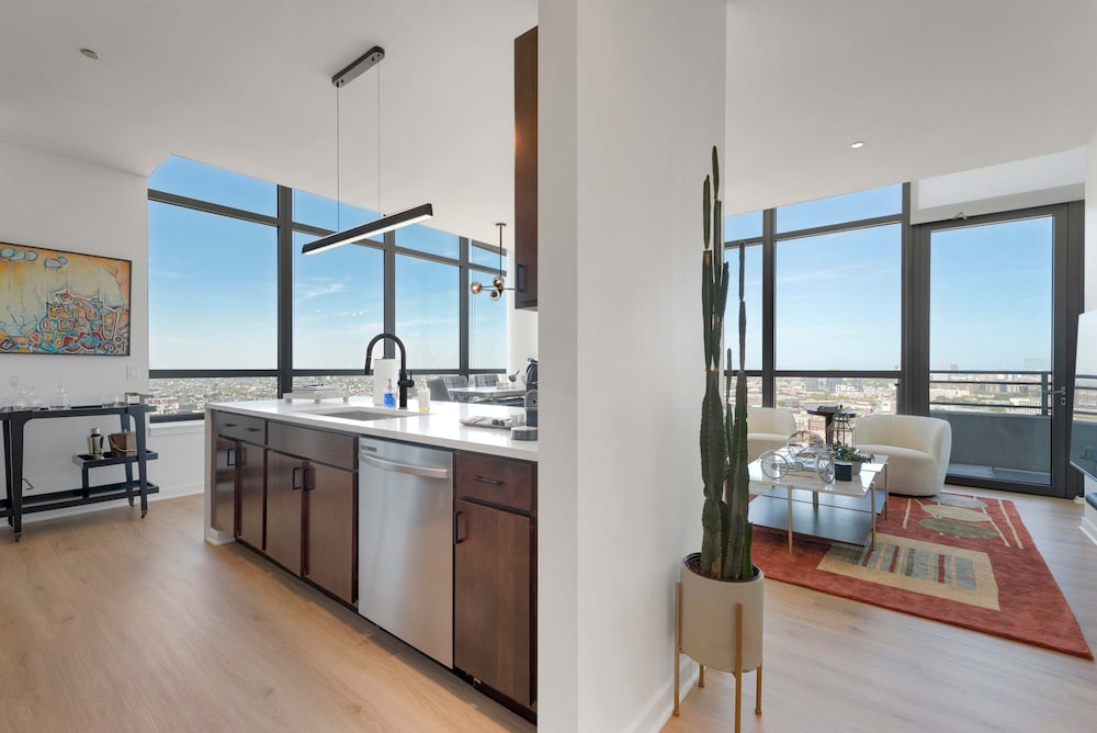 Group Stay 3 Penthouses in the Same Building