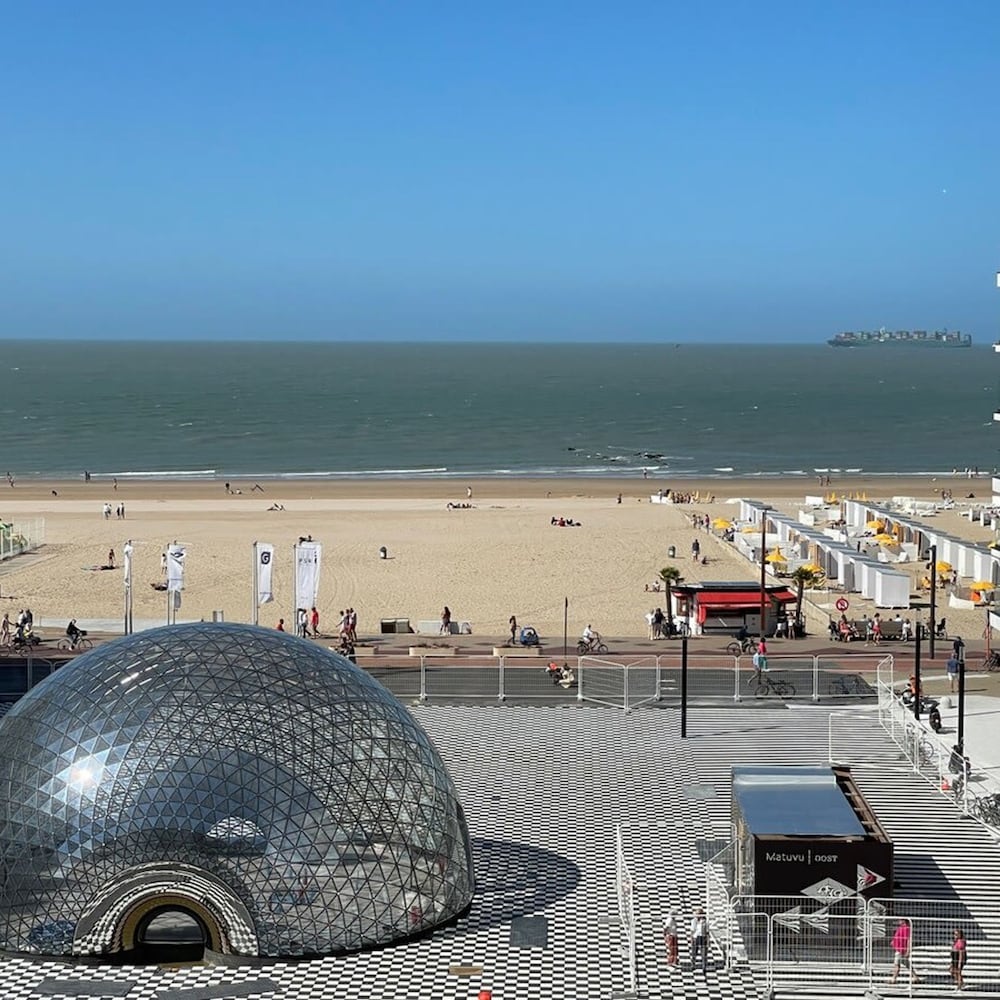 Renovated Apartment With sea View and Parking