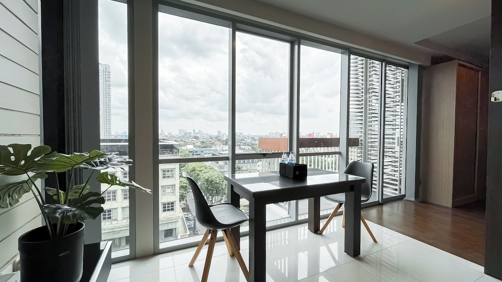 Spacious and Comfy Big Studio Apartment at Kemang Mansion