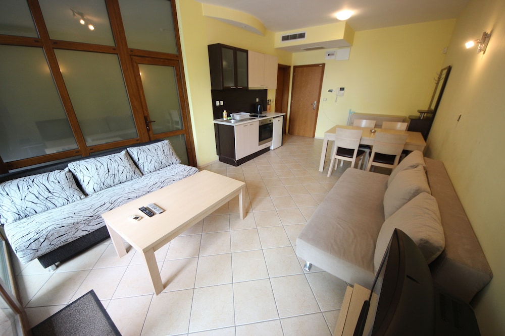 Menada Midia Apartments