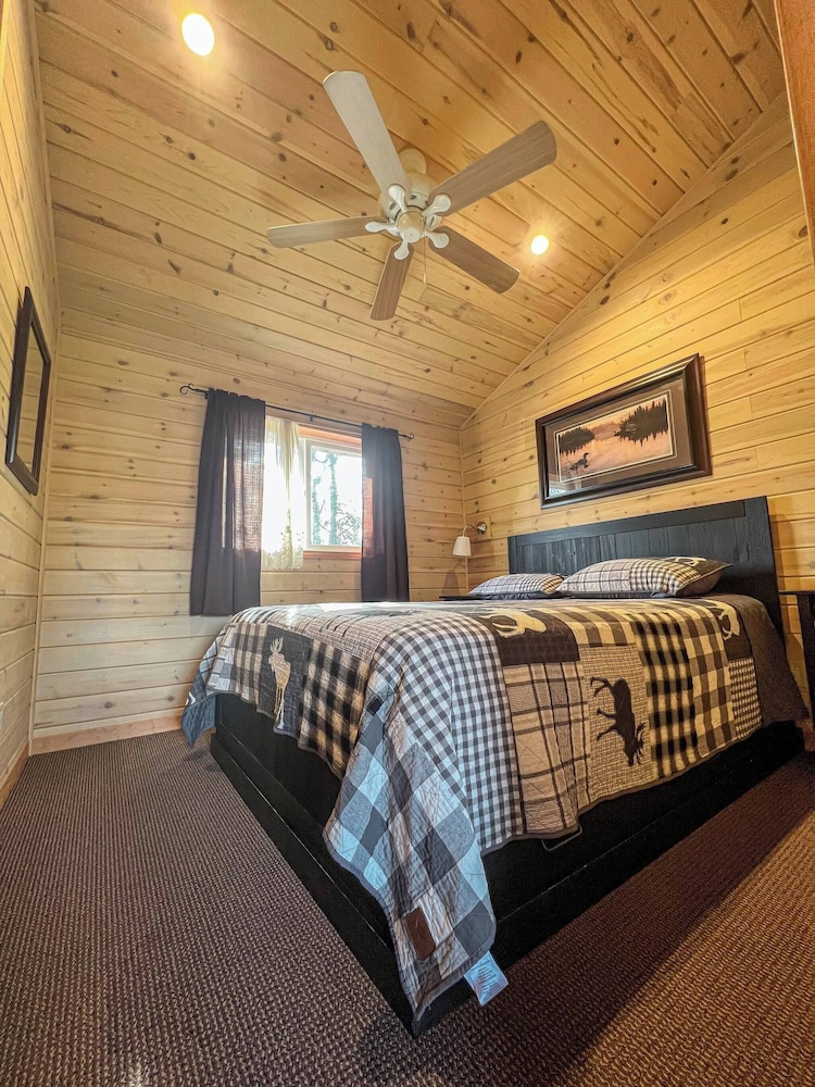 Ahmic Lake Resort's Black Bear Cottage