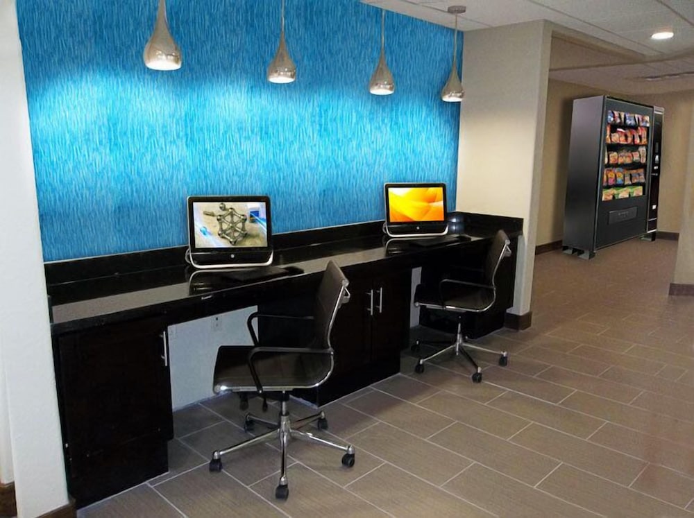 Garner Hotel Victoria - East by IHG