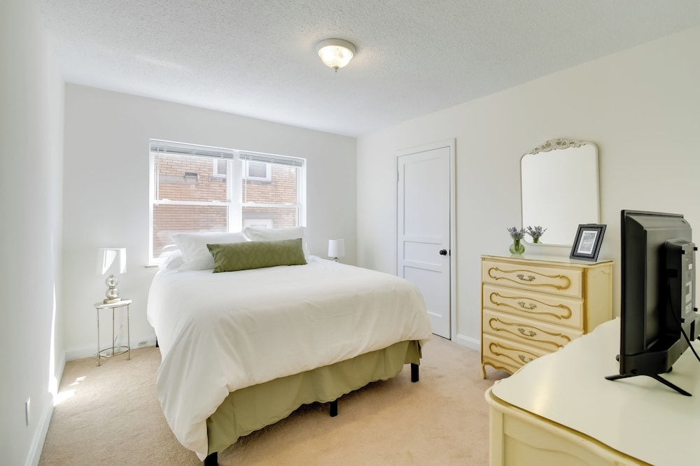 Walk to Ritter Park: Renovated Home Near Marshall!