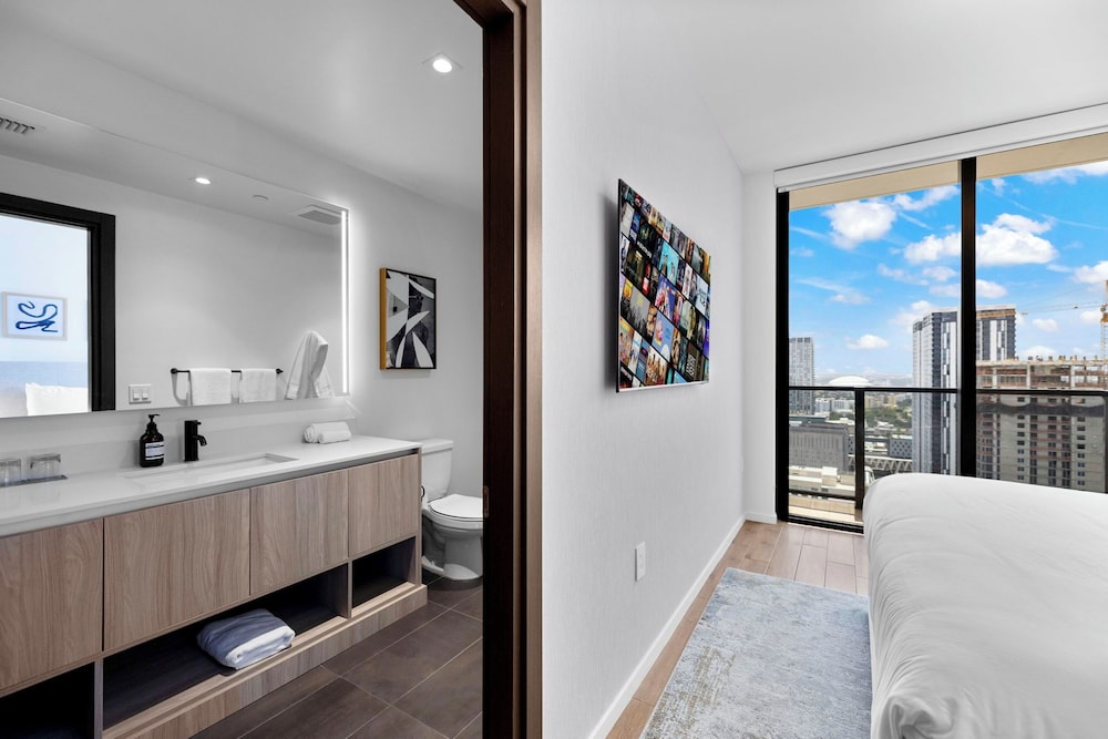 Amazing City View Condo at Miami