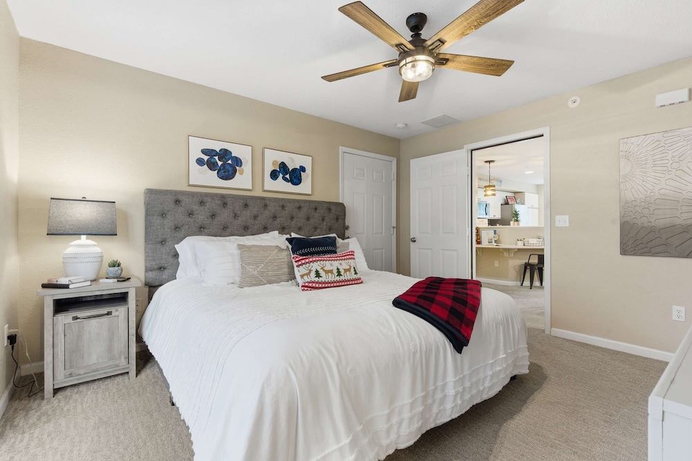 The Ozark Getaway Stay for 6