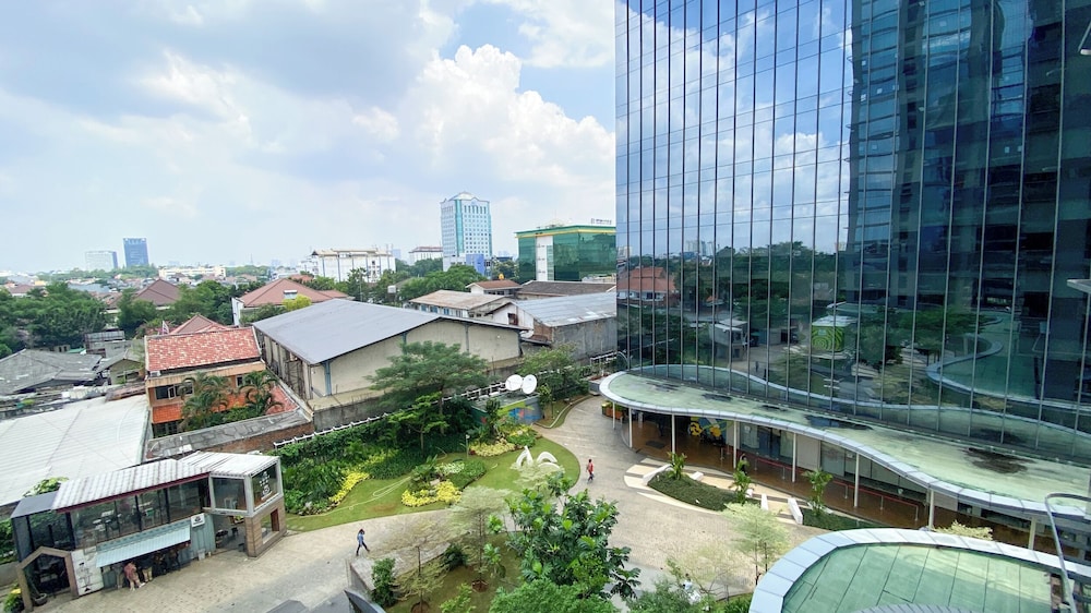 Spacious And Comfy 1Br At L'Avenue Pancoran Apartment